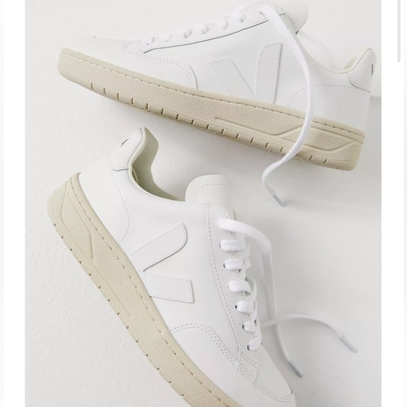 Veja Shoes Veja V2 Leather Sneaker In Extra White Sizes 39eu8us And